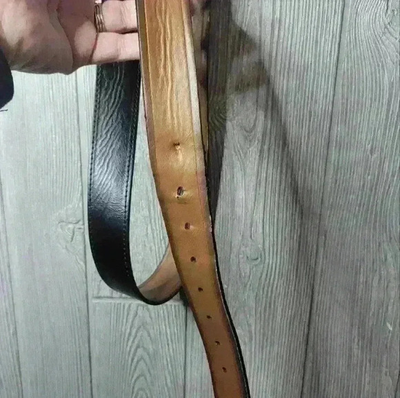 Genuine Dickies black/brown reversible belt. Some wear. Size. 46-48 - Picture 6 of 10